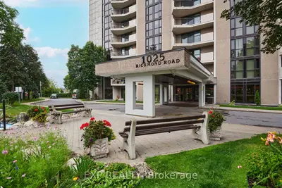 1025 Richmond Road 704, Woodroffe, On K2b 8g8