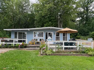 9924 Lake Road, Lambton Shores, On N0n 1j1
