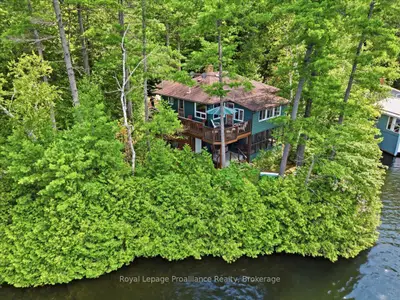 Detached in North Frontenac