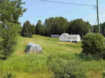 Detached in Kenora
