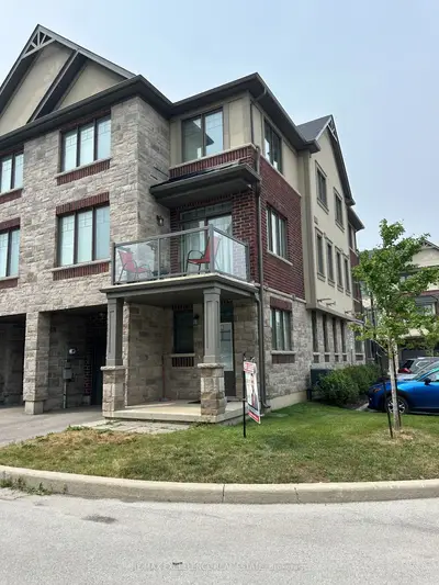 Att/Row/Townhouse in Hamilton