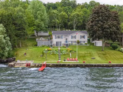 Detached in Prince Edward County