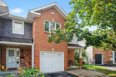 Att/Row/Townhouse in Hunt Club - South Keys and Area