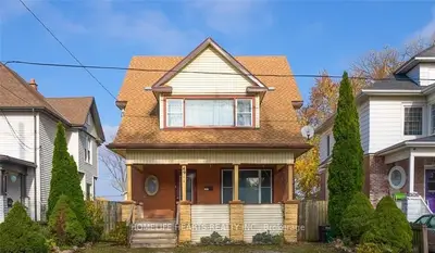 Detached in Niagara Falls