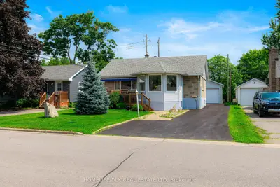Detached in Brockville