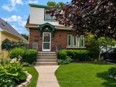 Detached in Niagara Falls