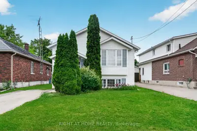 Detached in Niagara Falls