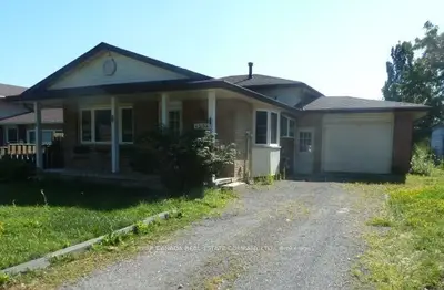 Detached in Niagara Falls