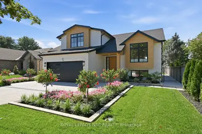 Detached in Pelham