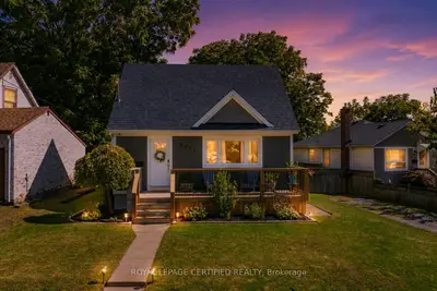 Detached in Niagara Falls