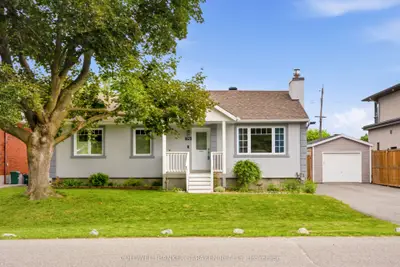 Detached in Meadowlands - Crestview and Area