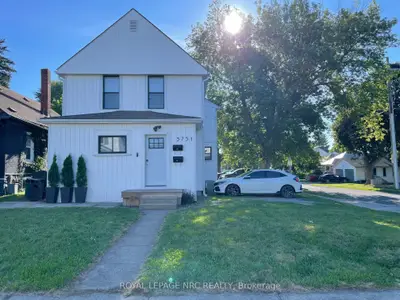 Detached in Niagara Falls