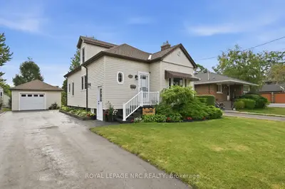Detached in Port Colborne