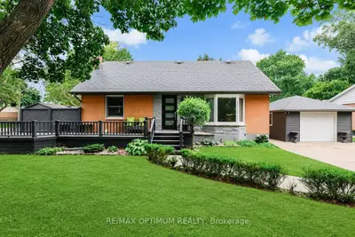 Detached in Sarnia