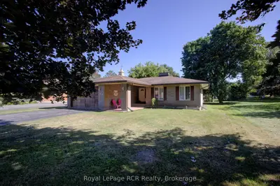 Detached in Minto