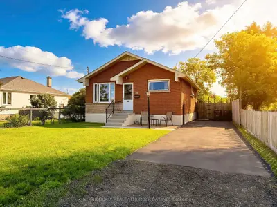 Detached in Thunder Bay