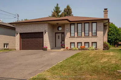 Detached in Thunder Bay
