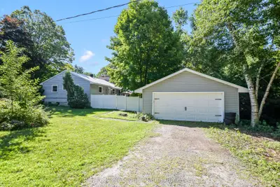 775 Muskoka Beach Road, Gravenhurst, On P1p 1a7
