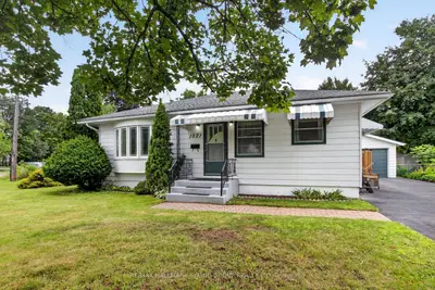 Detached in Elmvale Acres and Area