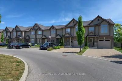 2635 Bateman Trail 4, London South, On N6l 0b1