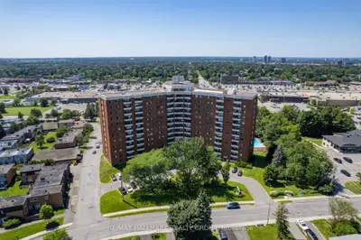 Condo Apartment in Cityview - Parkwoods Hills - Rideau Shore