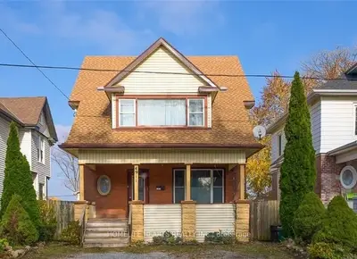 Detached in Niagara Falls
