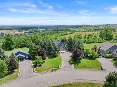 8 Lloyd's Traverse Crescent, Mulmur, On L9v 3h6