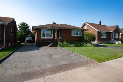 Detached in Thunder Bay