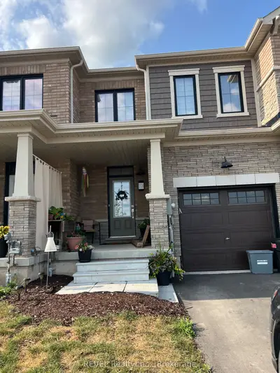 Att/Row/Townhouse in Welland