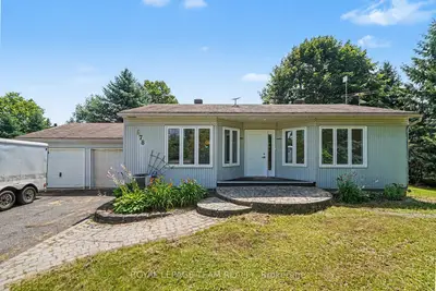 Detached in Blossom Park - Airport and Area