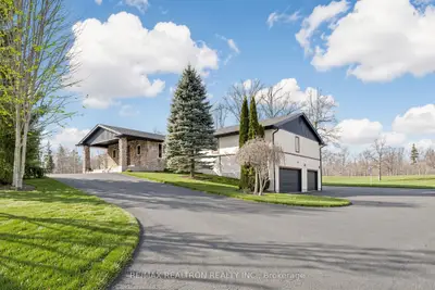 Detached in Pelham