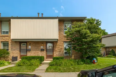 Condo Townhouse in St. Catharines