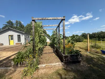 832 East Road, Parry Sound Remote Area, On P0h 1s0