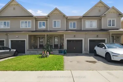 Att/Row/Townhouse in Brantford