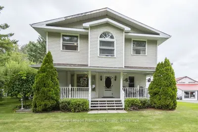 11438c Loyalist Parkway, Prince Edward County, On K0k 2t0