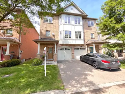 Condo Townhouse in Hamilton