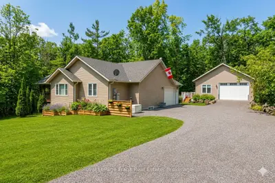 25 Lakeland Avenue, Trent Lakes, On K0l 1j0