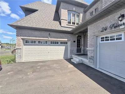 Detached in Brant