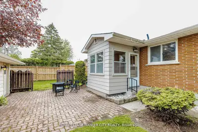 15 Cumberland Crescent, London North, On N5x 1b7