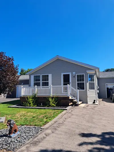 9 Bond Street, Strathroy-caradoc, On N7g 0c5