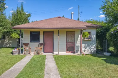 32 Warwick Court, Kitchener, On N2e 2p1