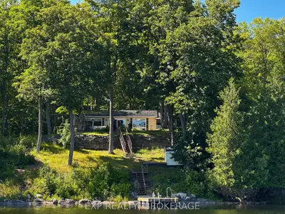 Detached in South Frontenac