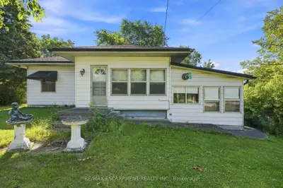698 York Road, Hamilton, On L9h 5x1