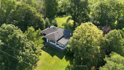 698 York Road, Hamilton, On L9h 5x1