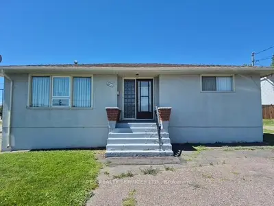 Detached in Thunder Bay