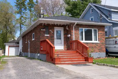 Detached in North Bay