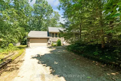 7806 Alfred Crescent, Lambton Shores, On N0m 2l0