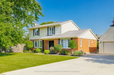 212 Livingston Avenue, Grimsby, On L3m 4v8