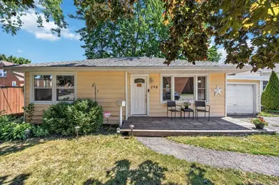 Detached in Chatham-Kent