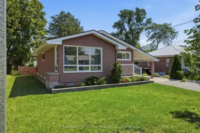 Detached in Belleville